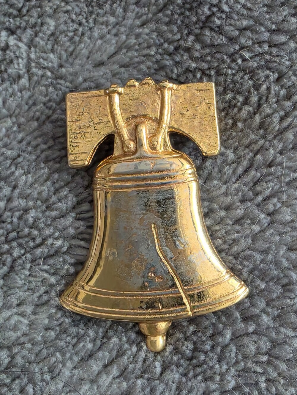 Vintage LIBERTY PHILIDELPHIA fREEDOM Bell BROOCH
